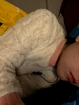 Snapshot of ruiki666 chatting on 10-29-25, 01:46 ruiki666 online show from 10-29-25, 01:46