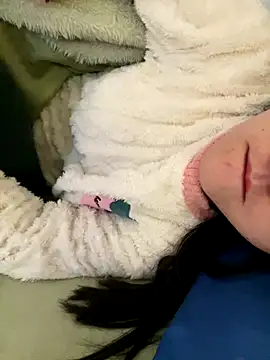 Snapshot of ruiki666 chatting on 12-17-25, 04:07 ruiki666 online show from 12-17-25, 04:07