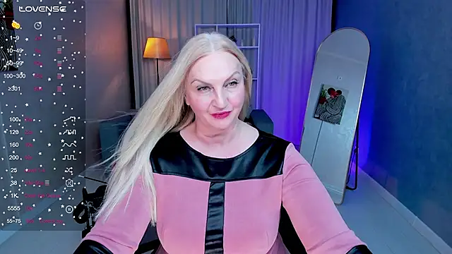 Nina Devillle online show from 11-25-25, 04:07