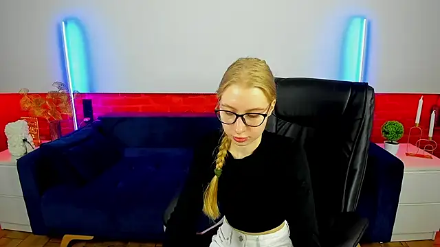 Alina Blonde online show from 09-30-25, 05:34