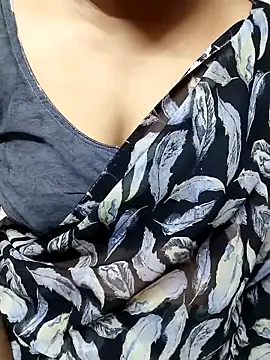 Snapshot of preethi-lovely chatting on 09-14-25, 04:39 preethi-lovely online show from 09-14-25, 04:39