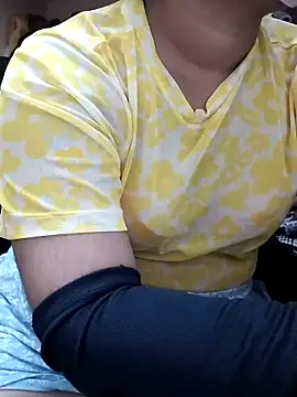 Snapshot of preethi-lovely chatting on 09-20-25, 06:42 preethi-lovely online show from 09-20-25, 06:42