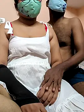 Snapshot of preethi-lovely chatting on 10-08-25, 05:38 preethi-lovely online show from 10-08-25, 05:38