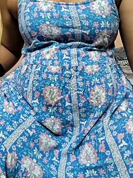 Snapshot of preethi-lovely chatting on 10-27-25, 03:49 preethi-lovely online show from 10-27-25, 03:49