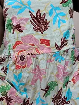 Snapshot of preethi-lovely chatting on 11-10-25, 04:06 preethi-lovely online show from 11-10-25, 04:06