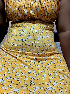 Snapshot of preethi-lovely chatting on 11-26-25, 04:57 preethi-lovely online show from 11-26-25, 04:57