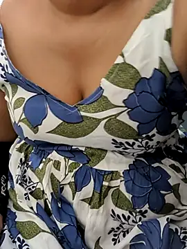 Snapshot of preethi-lovely chatting on 12-04-25, 04:00 preethi-lovely online show from 12-04-25, 04:00