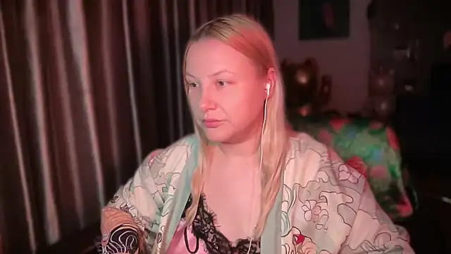 BikiHellena online show from 07-15-26, 11:32