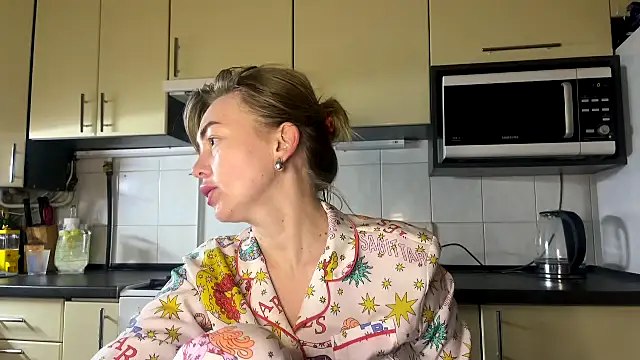 MartaLuna  online show from 03-25-26, 08:48