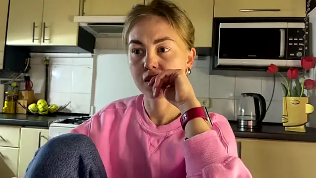 MartaLuna  online show from 04-15-26, 08:09