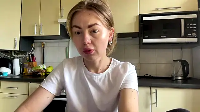 Snapshot of MartaLuna_ chatting on 05-02-26, 10:31 MartaLuna online show from 05-02-26, 10:31