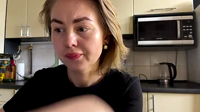 Snapshot of MartaLuna_ chatting on 05-14-26, 01:51 MartaLuna online show from 05-14-26, 01:51