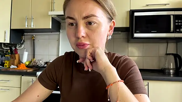 Snapshot of MartaLuna_ chatting on 05-25-26, 10:43 MartaLuna online show from 05-25-26, 10:43