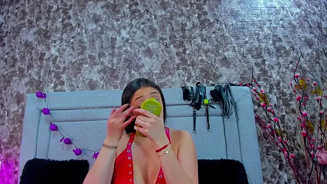 Snapshot of KatyVelvet chatting on 10-10-25, 02:21 KatyVelvet online show from 10-10-25, 02:21