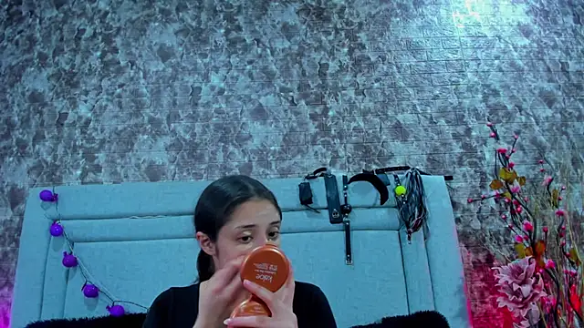 Snapshot of KatyVelvet chatting on 10-15-25, 02:33 KatyVelvet online show from 10-15-25, 02:33