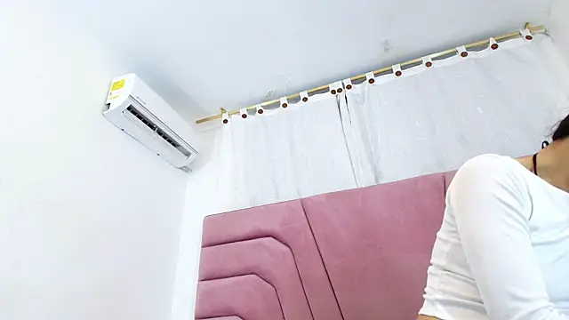 miajhonsonx online show from 03-31-26, 08:53