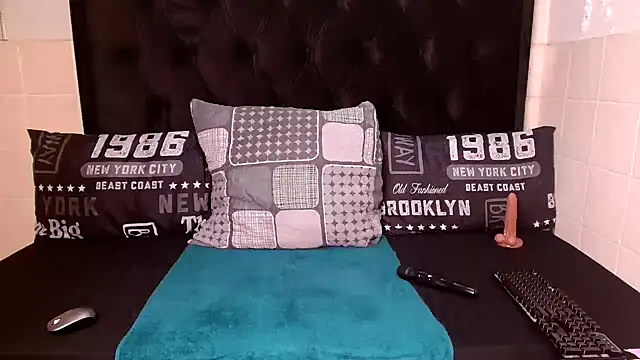 KarlyDee XX online show from 10-18-25, 08:42
