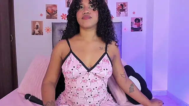 Snapshot of AfricaBell chatting on 06-18-26, 04:35 AfricaBell online show from 06-18-26, 04:35