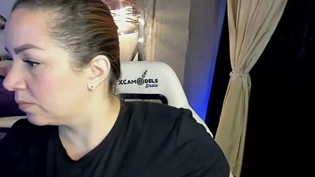 Snapshot of alexiaystive3 chatting on 10-01-25, 04:02 alexiaystive3 online show from 10-01-25, 04:02