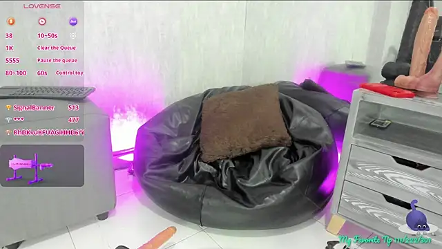 Snapshot of Almaazz chatting on 11-10-25, 03:16 Almaazz online show from 11-10-25, 03:16