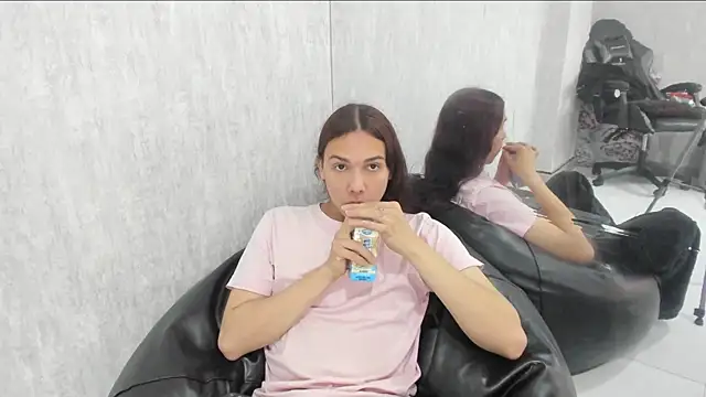 Snapshot of Almaazz chatting on 11-20-25, 07:57 Almaazz online show from 11-20-25, 07:57