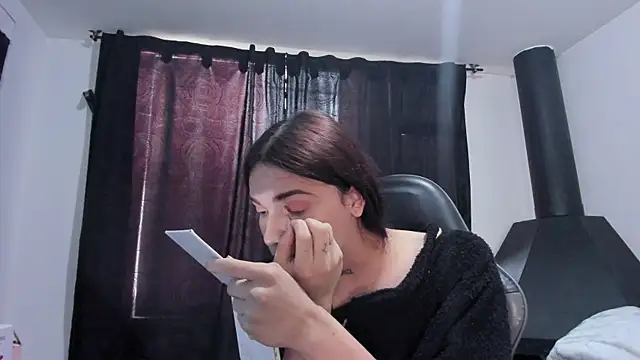 Snapshot of Almaazz chatting on 11-29-25, 12:30 Almaazz online show from 11-29-25, 12:30