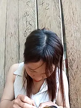 bonnie-00 online show from 04-08-26, 02:44