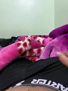 Snapshot of ali__ali210 chatting on 01-14-26, 04:45 ali ali210 online show from 01-14-26, 04:45