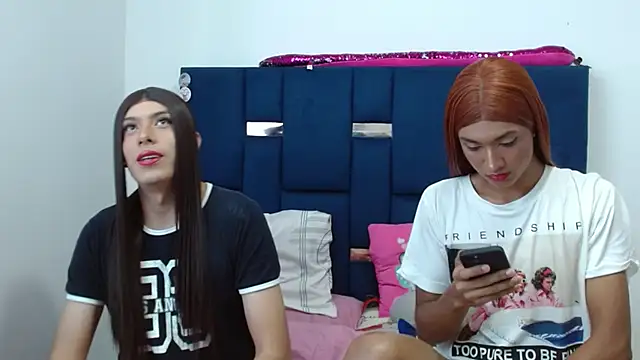 PinkLuna LolaBloom online show from 01-17-26, 06:00