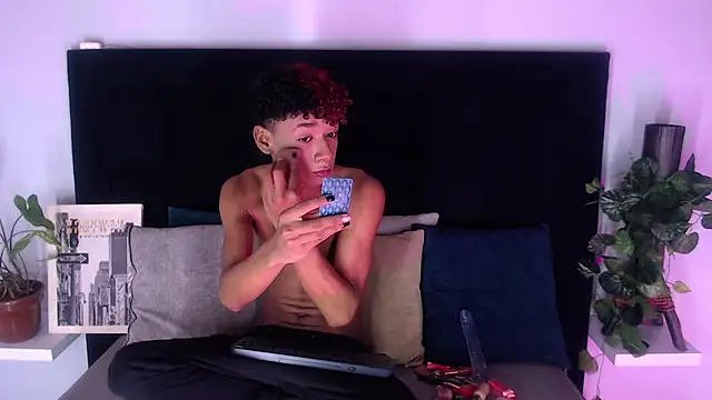 Snapshot of Billie_Turner_ chatting on 11-21-25, 04:27 Billie Turner online show from 11-21-25, 04:27