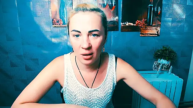 Snapshot of EmmaCat_ chatting on 10-30-25, 07:21 EmmaCat online show from 10-30-25, 07:21