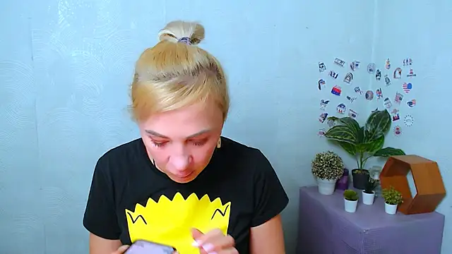 Snapshot of EmmaCat_ chatting on 12-03-25, 06:10 EmmaCat online show from 12-03-25, 06:10