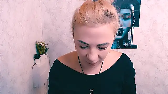 Snapshot of EmmaCat_ chatting on 12-04-25, 06:55 EmmaCat online show from 12-04-25, 06:55