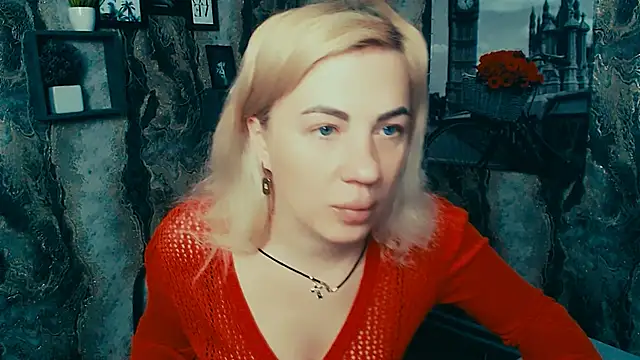 EmmaCat  online show from 12-19-25, 06:53