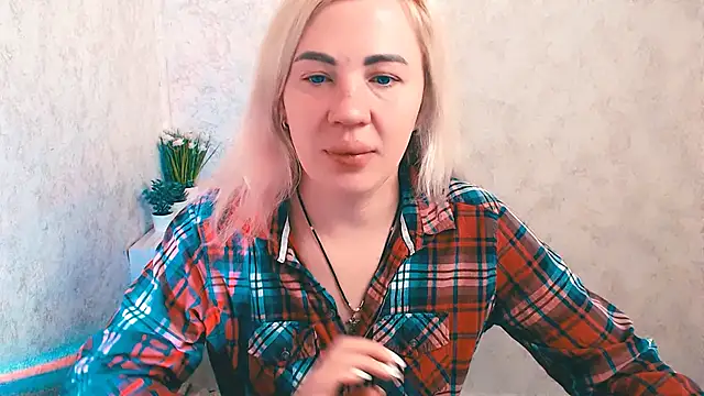 EmmaCat  online show from 01-10-26, 05:31