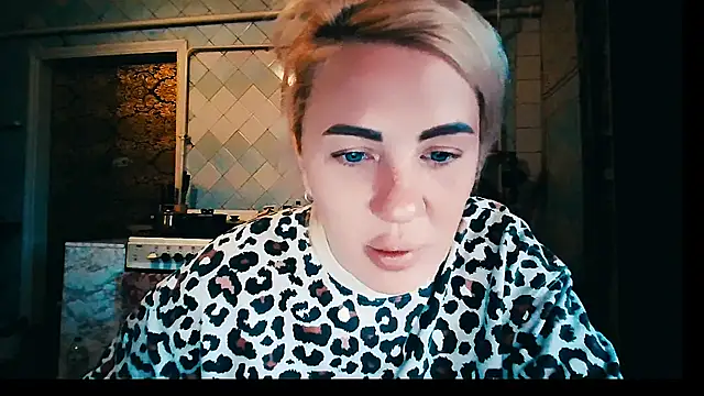 EmmaCat  online show from 01-18-26, 10:19