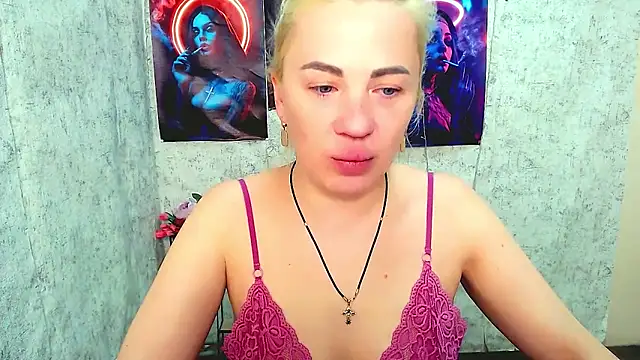 EmmaCat  online show from 03-23-26, 05:44