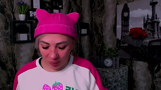 EmmaCat  online show from 04-10-26, 05:23