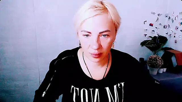 EmmaCat  online show from 06-01-26, 04:14