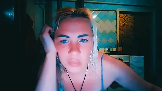 EmmaCat  online show from 06-10-26, 07:02