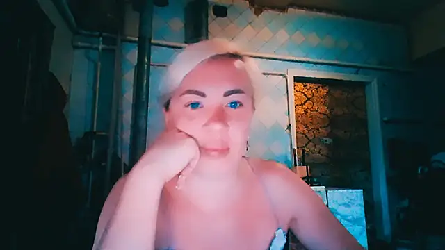 EmmaCat  online show from 06-12-26, 04:44