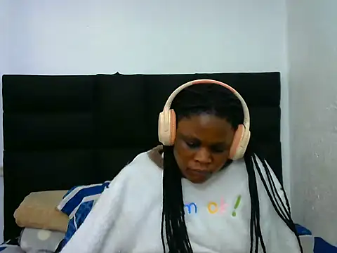 Snapshot of BlondieBitch chatting on 07-05-26, 04:41 BlondieBitch online show from 07-05-26, 04:41