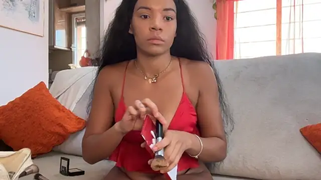 Snapshot of HoneyMaee chatting on 09-21-25, 03:24 HoneyMaee online show from 09-21-25, 03:24