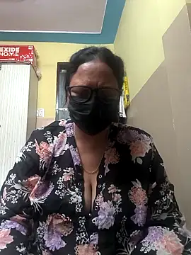 Snapshot of thehotlady chatting on 04-29-26, 03:10 thehotlady online show from 04-29-26, 03:10