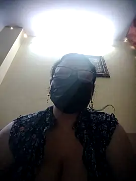 Snapshot of thehotlady chatting on 05-12-26, 02:41 thehotlady online show from 05-12-26, 02:41