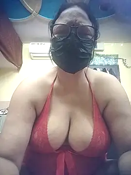 Snapshot of thehotlady chatting on 06-06-26, 03:11 thehotlady online show from 06-06-26, 03:11