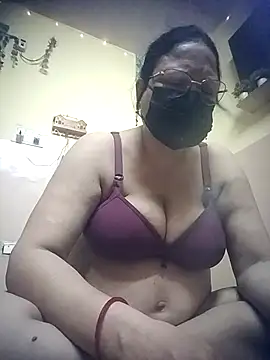Snapshot of thehotlady chatting on 07-22-26, 03:53 thehotlady online show from 07-22-26, 03:53