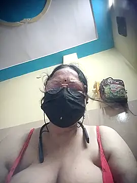 Snapshot of thehotlady chatting on 07-26-26, 03:58 thehotlady online show from 07-26-26, 03:58