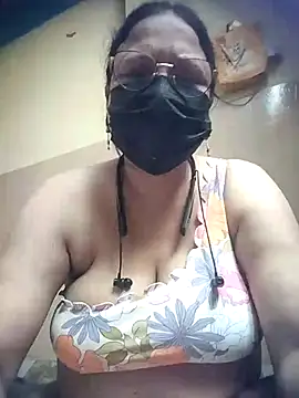 Snapshot of thehotlady chatting on 07-27-26, 04:30 thehotlady online show from 07-27-26, 04:30