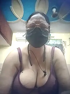 Snapshot of thehotlady chatting on 07-29-26, 03:04 thehotlady online show from 07-29-26, 03:04